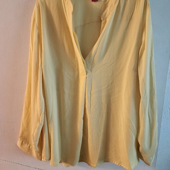 Sunny Leigh Tops - Yellow shirt